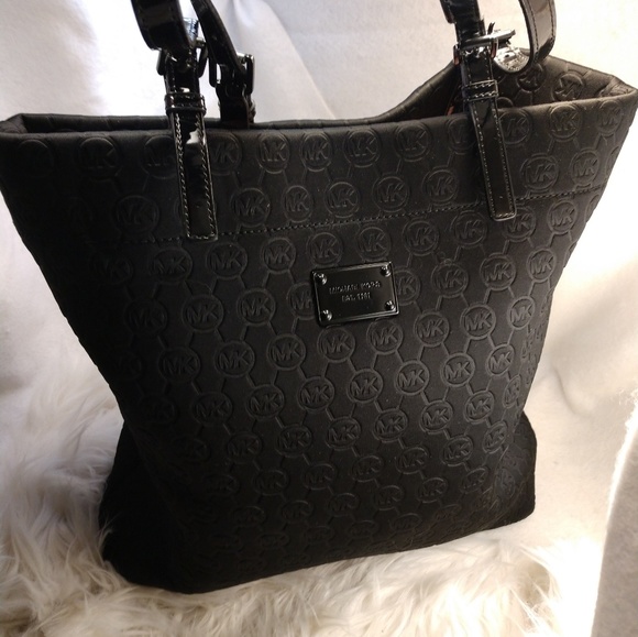 Michael Kors Handbags - Large Authentic Michael Kors black purse handbag